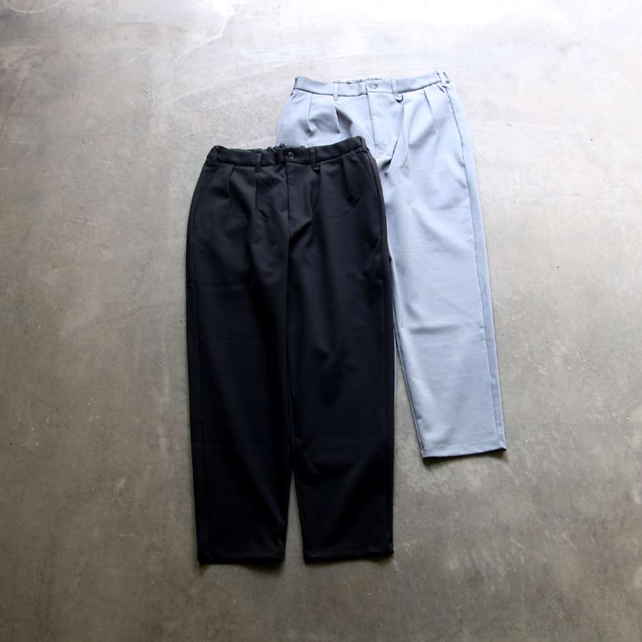 CURLY【RELAXING-FIT TAPERD TROUSERS】